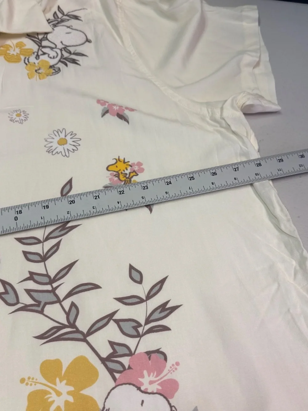 Peanuts Mens Cream Floral Short Sleeve Button Down Shirt. Sz XXL.